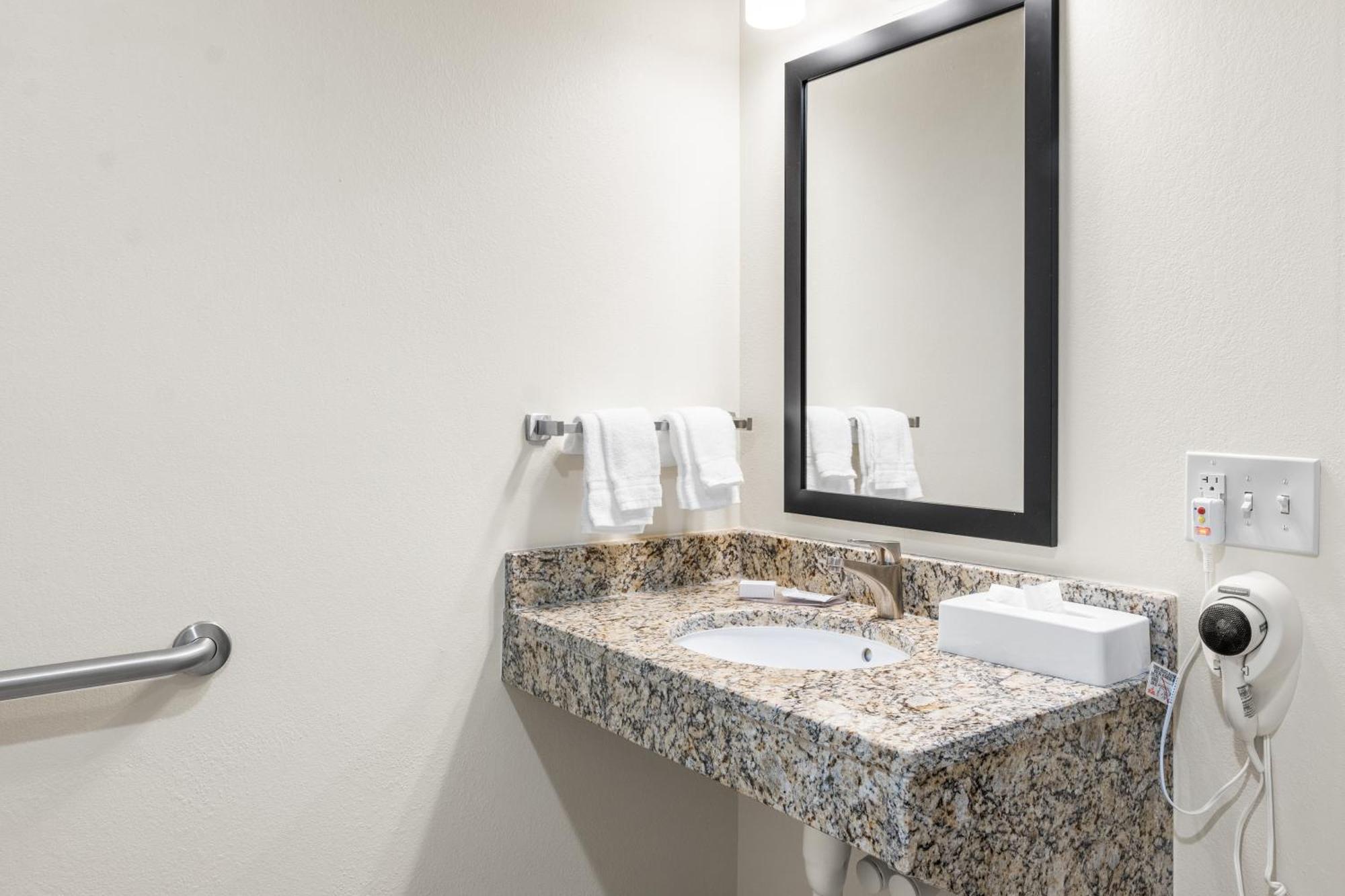 Cobblestone Hotel & Suites - Denmark Buitenkant foto